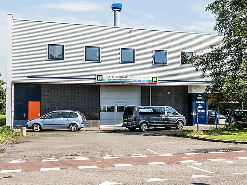 De werkplaatsdeuren aan de Scheepsbouwersweg 7